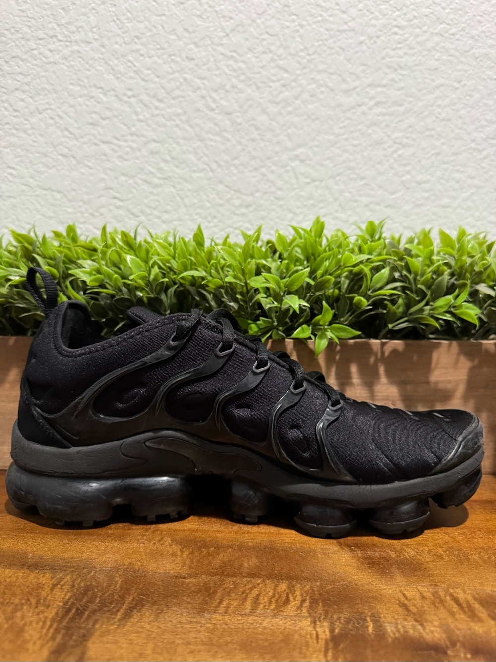 Nike Air VaporMax Plus Low Triple Black Running Shoes 924453-004 Mens Size 9.5 - Picture 7 of 11